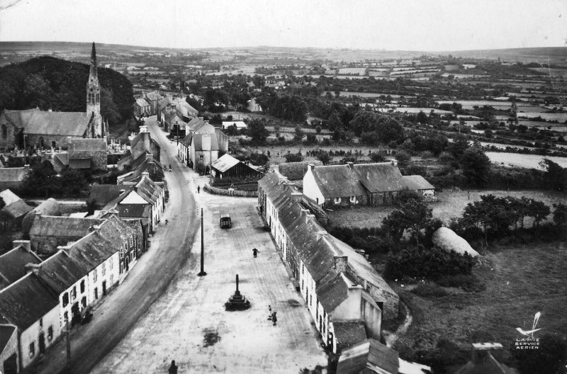 Ville de Brennilis (Bretagne). Le bourg