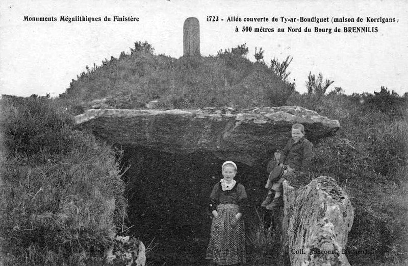 Allée couverte de Brennilis (Bretagne). Ty Ar Boutiged